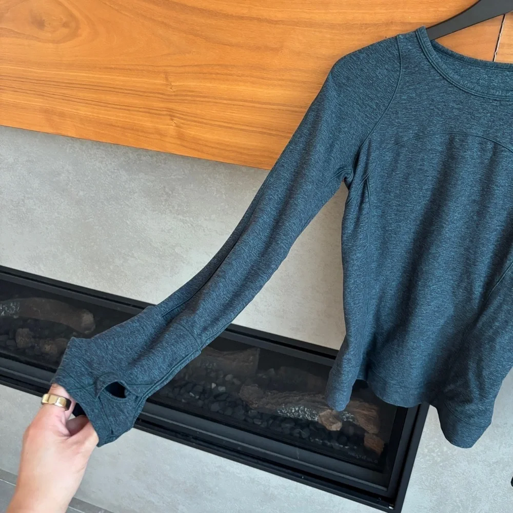 Lululemon Cypress Kiss Long Sleeve, Size 6